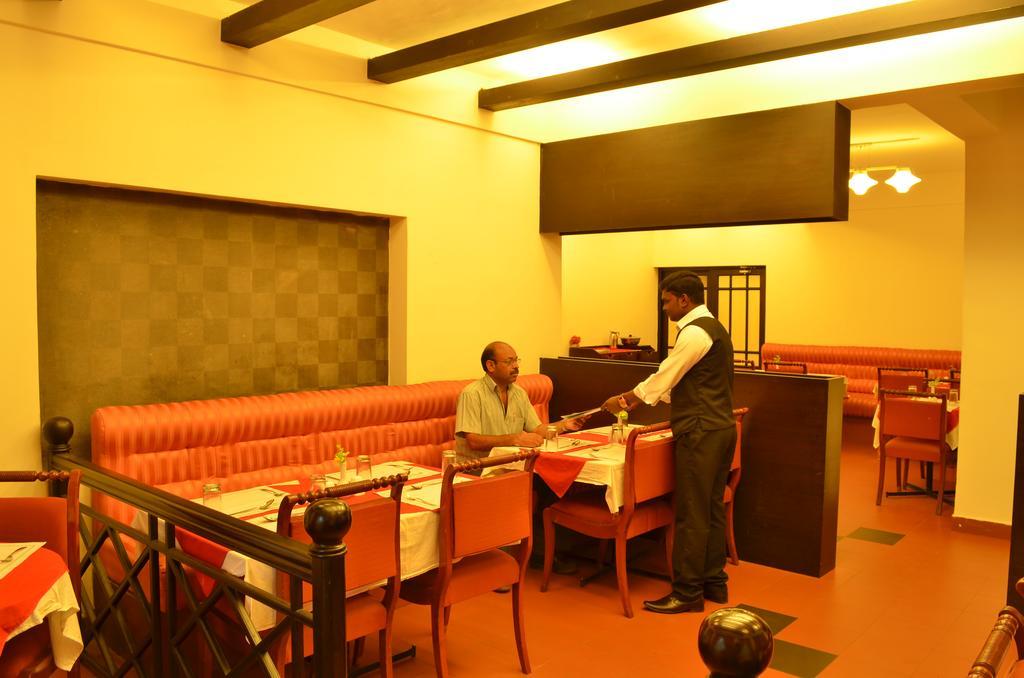 Royal Retreat Hotel Munnar Ngoại thất bức ảnh